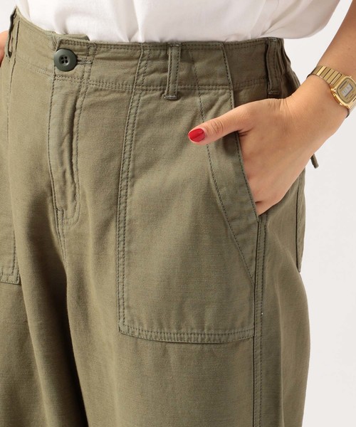 AVIREX（アヴィレックス）の「【InRed5月号木村文乃さん着用】AVIREX/ アヴィレックス/ BACK SATIN WIDE BAKER PANTS/ バックサテン ワイド ベイカーパンツ（その他パンツ・レディース・アイボリー/オリーブ・MEDIUM/SMALL）」の7枚目の写真