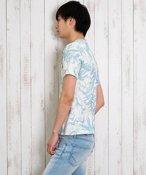 GOSTAR DE FUGA(ゴスタール ジフーガ)の「総柄リーフTEEシャツ/カットソー(Tシャツ/カットソー・メンズ・ホワイト/ネイビー・M/L)」の3枚目の写真