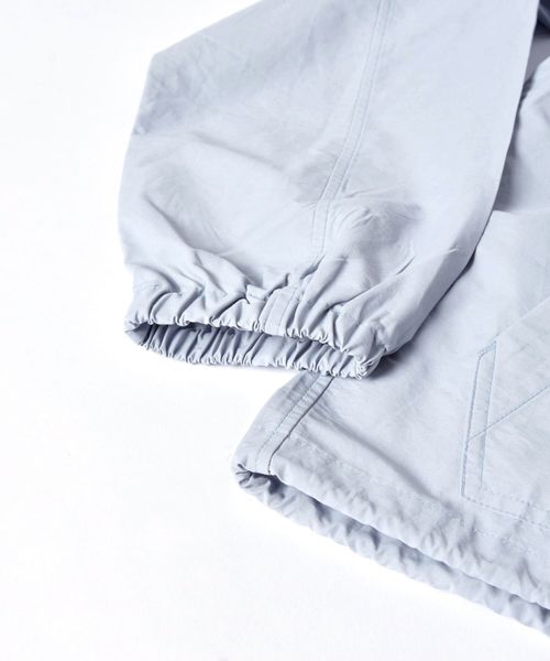 SHIPS JET BLUE（シップスジェットブルー）の「SHIPS JET BLUE: カラー ナイロンフードパーカー（マウンテンパーカー・メンズ・ライトブルー/イエロー/ピンク・X-SMALL/SMALL/MEDIUM/LARGE）」の10枚目の写真