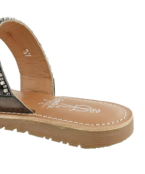 あしながおじさん（アシナガオジサン）の「〈あしながおじさん〉ビーズベルトサンダル（サンダル・レディース・ブラック/プラチナム/ガンメタ・LL/S/M/L）」の4枚目の写真