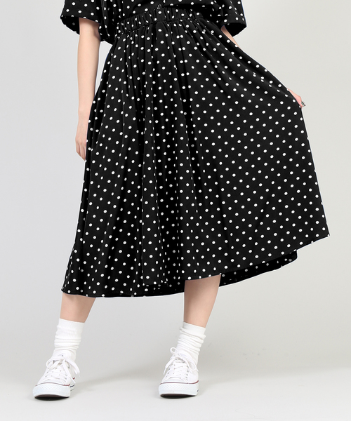 PUNYUS（プニュズ）の「ポルカドットロングスカ－ト（スカート・レディース・ブルー/ベージュ/ブラック・2/3/1/4）」の4枚目の写真