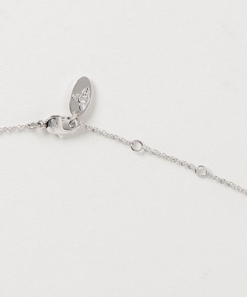 Vivienne Westwood(ヴィヴィアンウエストウッド)の「63020102/NORA PENDANT(ネックレス・レディース・ピンク/シルバー/ゴールド・FREE)」の4枚目の写真
