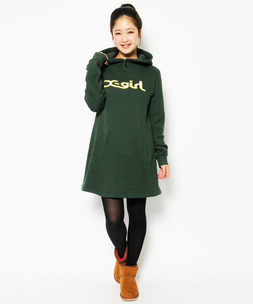 X-girl（エックスガール）の「MILLS LOGO SWEAT DRESS（ワンピース・レディース・レッド/グリーン/ネイビー/ブラック/チャコールグレー・1/2）」の11枚目の写真