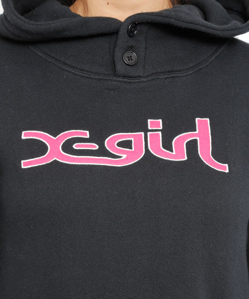 X-girl（エックスガール）の「MILLS LOGO SWEAT DRESS（ワンピース・レディース・レッド/グリーン/ネイビー/ブラック/チャコールグレー・1/2）」の9枚目の写真