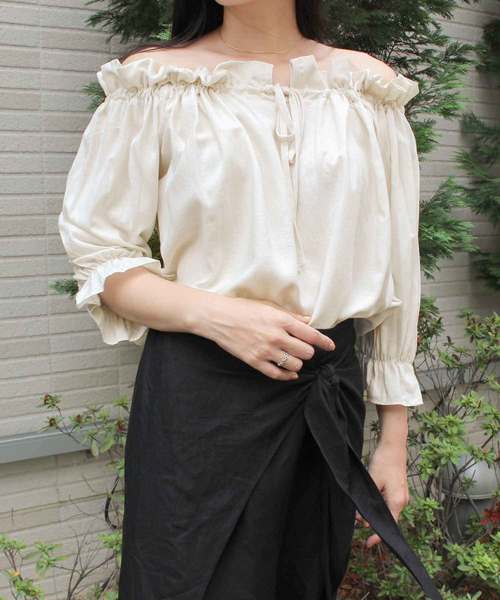 MODE ROBE（モードローブ）の「リボンオフショルブラウス（シャツ/ブラウス・レディース・ホワイト/ブラウン/ベージュ・FREE）」の3枚目の写真