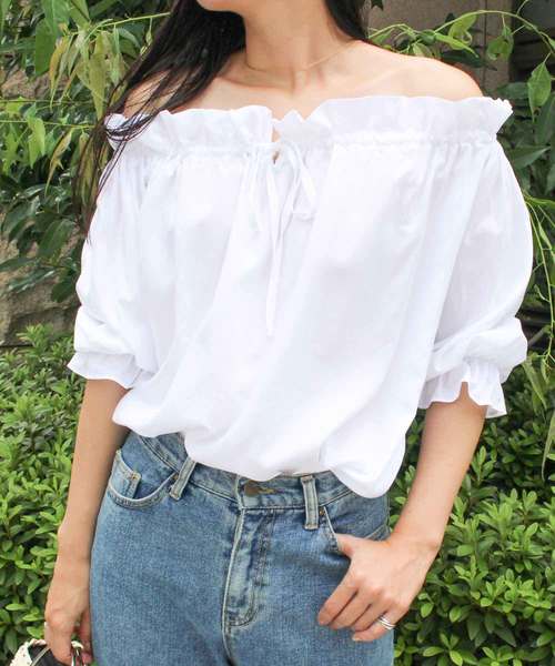 MODE ROBE（モードローブ）の「リボンオフショルブラウス（シャツ/ブラウス・レディース・ホワイト/ブラウン/ベージュ・FREE）」の2枚目の写真