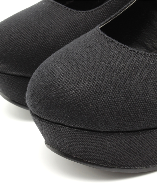 Chico（チコ）の「バックバンドキャンバスパンプス（サンダル・レディース・ブラック/レッド・MEDIUM/SMALL/LARGE）」の3枚目の写真