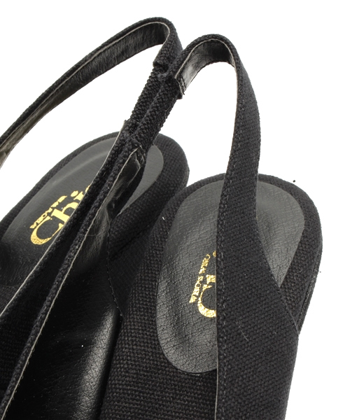 Chico（チコ）の「バックバンドキャンバスパンプス（サンダル・レディース・ブラック/レッド・MEDIUM/SMALL/LARGE）」の4枚目の写真