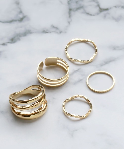colleca la(コレカラ)の「3連デザインのセットリング(リング・レディース・シルバー/ゴールド・フリ-)」の2枚目の写真