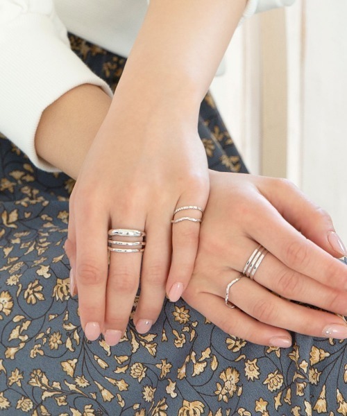 colleca la(コレカラ)の「3連デザインのセットリング(リング・レディース・シルバー/ゴールド・フリ-)」の3枚目の写真