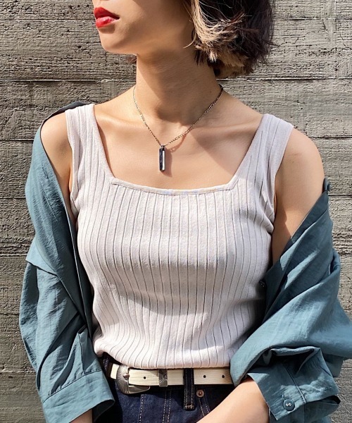 PAGEBOY（ページボーイ）の「ニットスクエアタンク（タンクトップ・レディース・ブラック/オフホワイト/グレイッシュベージュ/イエロー系その他/ブルー・FREE）」の3枚目の写真