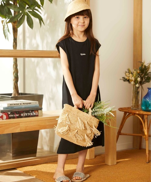 ＆yam（アンドヤム）の「ワンポイントロゴフレンチスリーブワンピース（ワンピース・キッズ・ブラック/ホワイト/ベージュ・120/140/150/110/90/130/100）」の4枚目の写真