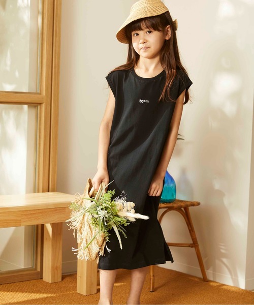 ＆yam（アンドヤム）の「ワンポイントロゴフレンチスリーブワンピース（ワンピース・キッズ・ブラック/ホワイト/ベージュ・120/140/150/110/90/130/100）」の5枚目の写真