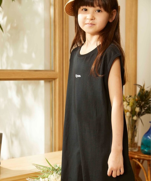 ＆yam（アンドヤム）の「ワンポイントロゴフレンチスリーブワンピース（ワンピース・キッズ・ブラック/ホワイト/ベージュ・120/140/150/110/90/130/100）」の6枚目の写真