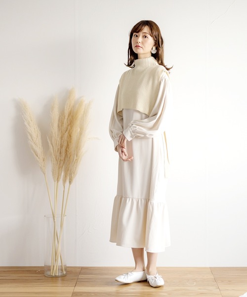 White Collection(ホワイトコレクション)の「【2021SS新作】ギャザー裾切り替えとろみスタンドカラーワンピース(ワンピース・レディース・ベージュ/ブルー/グリーン/アイボリー・M)」の18枚目の写真