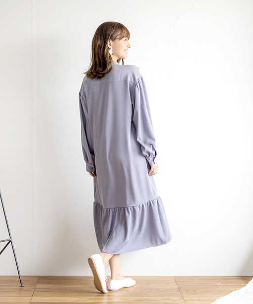 White Collection(ホワイトコレクション)の「【2021SS新作】ギャザー裾切り替えとろみスタンドカラーワンピース(ワンピース・レディース・ベージュ/ブルー/グリーン/アイボリー・M)」の20枚目の写真