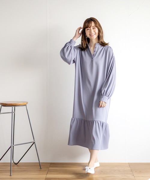 White Collection(ホワイトコレクション)の「【2021SS新作】ギャザー裾切り替えとろみスタンドカラーワンピース(ワンピース・レディース・ベージュ/ブルー/グリーン/アイボリー・M)」の19枚目の写真