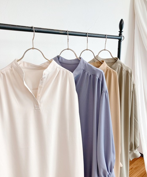 White Collection(ホワイトコレクション)の「【2021SS新作】ギャザー裾切り替えとろみスタンドカラーワンピース(ワンピース・レディース・ベージュ/ブルー/グリーン/アイボリー・M)」の7枚目の写真