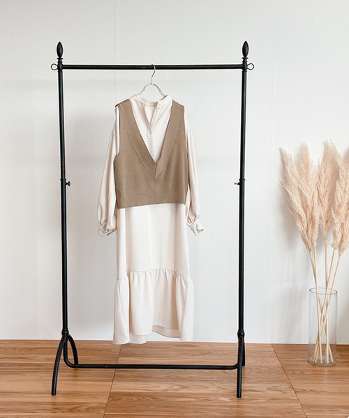 White Collection(ホワイトコレクション)の「【2021SS新作】ギャザー裾切り替えとろみスタンドカラーワンピース(ワンピース・レディース・ベージュ/ブルー/グリーン/アイボリー・M)」の10枚目の写真