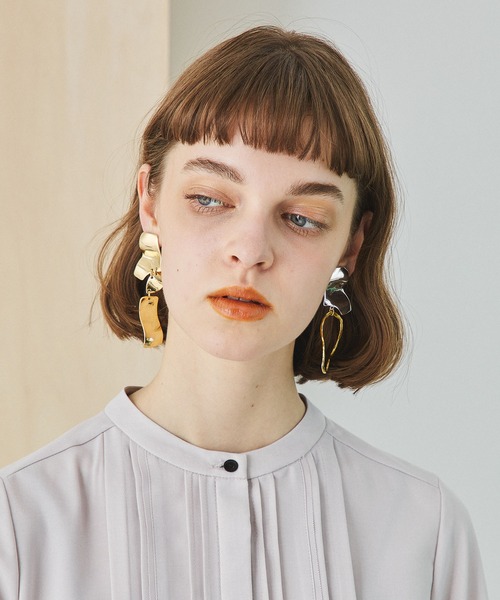 UNITED TOKYO(ユナイテッドトウキョウ)の「カーブサーフェスアシメイヤリング(イヤリング・レディース・マルチ・0)」の3枚目の写真