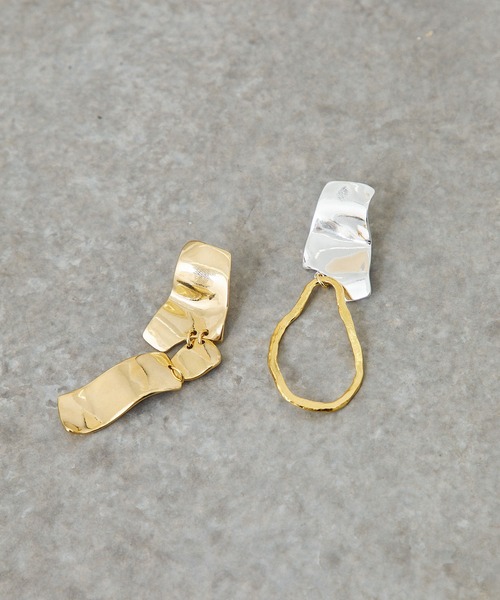 UNITED TOKYO(ユナイテッドトウキョウ)の「カーブサーフェスアシメイヤリング(イヤリング・レディース・マルチ・0)」の5枚目の写真