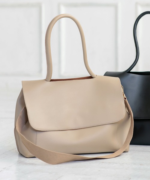 KOBE LETTUCE（コウベレタス）の「取り外しポーチ付きフラップバッグ（ショルダーバッグ・レディース・ブラック/グレイッシュベージュ・FREE）」の2枚目の写真