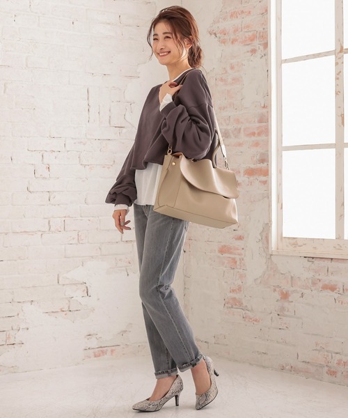 KOBE LETTUCE（コウベレタス）の「取り外しポーチ付きフラップバッグ（ショルダーバッグ・レディース・ブラック/グレイッシュベージュ・FREE）」の7枚目の写真