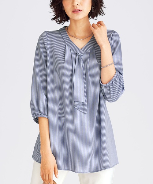 BELLUNA PLUS（ベルーナ）の「ストレッチ素材ボウタイデザインブラウス（シャツ/ブラウス・レディース・ベージュ/ブルー/ネイビー・X-LARGE/LARGE/MEDIUM）」の3枚目の写真