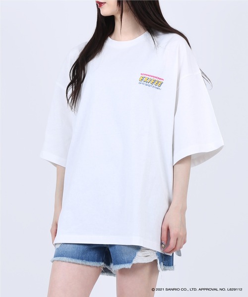EXIEEE（イグジー）の「サンリオキャラクターズバックプリントT（Tシャツ/カットソー・レディース・サックスブルー/ホワイト/ブラック・LARGE/SMALL/MEDIUM）」の1枚目の写真