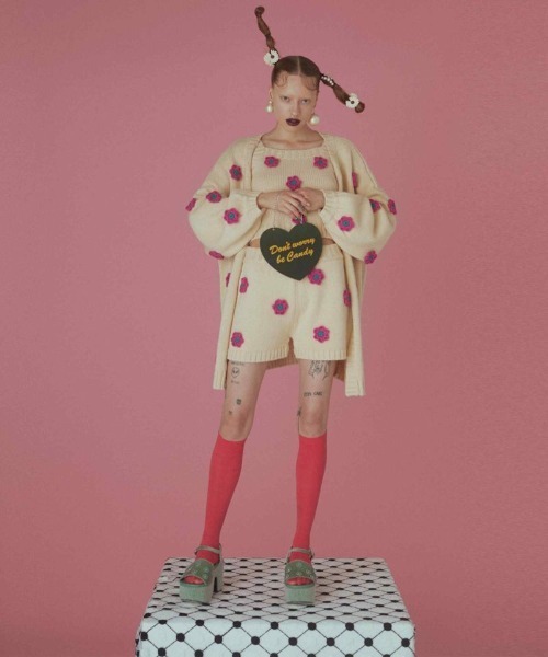 Candy Stripper（キャンディストリッパー）の「FLOWER CROCHET KNIT パンツ（その他パンツ・レディース・アイボリー/パープル/ブラック・2）」の7枚目の写真