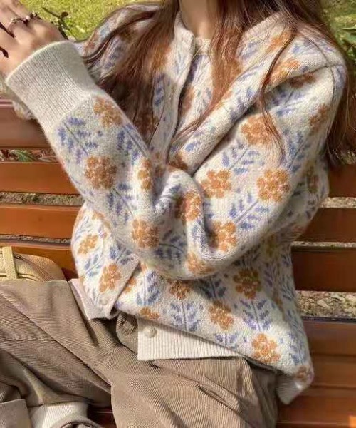 ABITOKYO（アビトーキョー）の「花柄クルーネックカーディガン（カーディガン/ボレロ・レディース・ブラック/ベージュ/アイボリー・FREE）」の10枚目の写真