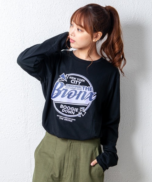 GGD（ジージーディー）の「デザインプリントロングスリーブTシャツ　メッセージ　ボックスﾛｺﾞ　キャンプ　スケボー　自転車　ハンバーガー　コーヒー　くすみ　スモーキーカラー（Tシャツ/カットソー・レディース・グリーン系その他4/グレー系その他2/ブラック系2/レッド/ブラック/ブラック系/ブラック系その他3/ブラック系その他6/ブラック系その他/ピンク系その他/ブラウン系その他3/ホワイト系その他5/ピンク/ブルー系その他3/ホワイト/ブラック系3/グリーン/ブラウン/グリーン系その他5/ブラウン系その他/グレー系その他3/グリーン系その他3/ホワイト系その他4/グレー/ホワイト系その他3/ブラウン系その他2/ブラック系その他2/ブラック系その他5/ブルー系その他/ホワイト系その他/ブルー系その他2/レッド系その他2/ネイビー系1/ホワイト系その他6/グリーン系その他2/ピンク系その他2/レッド系その他/ブラック系その他4/ブラック系その他7/グレー系その他4/ネイビー/ブラック系1/ブルー/グリーン系その他/グレー系その他/ピンク系その他3/ネイビー系/ホワイト系その他2/ブルー系その他4/ブラック系5/ホワイト系その他7/グレー系その他5/ブラック系4/グリーン系その他6/ブルー系その他5/ブラック系6/イエロー/ピンク系その他4/グリーン系その他7/オレンジ・L/LL/M）」の20枚目の写真