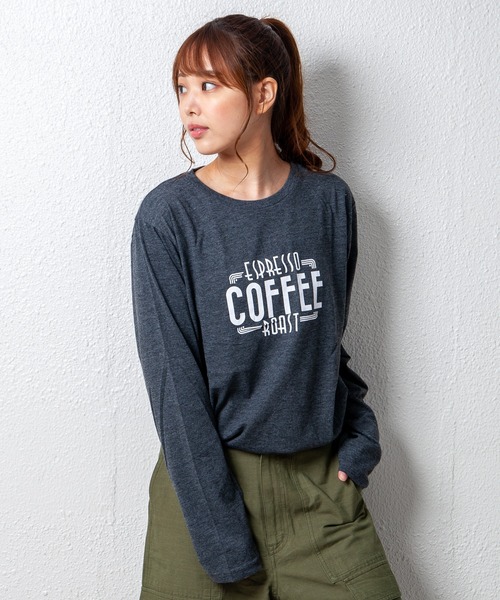 GGD（ジージーディー）の「デザインプリントロングスリーブTシャツ　メッセージ　ボックスﾛｺﾞ　キャンプ　スケボー　自転車　ハンバーガー　コーヒー　くすみ　スモーキーカラー（Tシャツ/カットソー・レディース・グリーン系その他4/グレー系その他2/ブラック系2/レッド/ブラック/ブラック系/ブラック系その他3/ブラック系その他6/ブラック系その他/ピンク系その他/ブラウン系その他3/ホワイト系その他5/ピンク/ブルー系その他3/ホワイト/ブラック系3/グリーン/ブラウン/グリーン系その他5/ブラウン系その他/グレー系その他3/グリーン系その他3/ホワイト系その他4/グレー/ホワイト系その他3/ブラウン系その他2/ブラック系その他2/ブラック系その他5/ブルー系その他/ホワイト系その他/ブルー系その他2/レッド系その他2/ネイビー系1/ホワイト系その他6/グリーン系その他2/ピンク系その他2/レッド系その他/ブラック系その他4/ブラック系その他7/グレー系その他4/ネイビー/ブラック系1/ブルー/グリーン系その他/グレー系その他/ピンク系その他3/ネイビー系/ホワイト系その他2/ブルー系その他4/ブラック系5/ホワイト系その他7/グレー系その他5/ブラック系4/グリーン系その他6/ブルー系その他5/ブラック系6/イエロー/ピンク系その他4/グリーン系その他7/オレンジ・L/LL/M）」の21枚目の写真