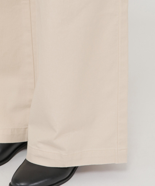 LBC（エルビーシー）の「【ZOZO限定】起毛ツイルフレンチワイドサロペ（サロペット/オーバーオール・レディース・オフホワイト/ブラック・M）」の4枚目の写真