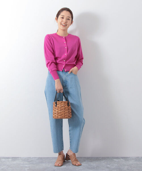 NOLLEY’S(ノーリーズ)の「パフスリーブパール釦クルーネックウォッシャブルカーディガン(カーディガン/ボレロ・レディース・ライトグレー/ダークグリーン/ダークネイビー/ピンク・36/38)」の6枚目の写真