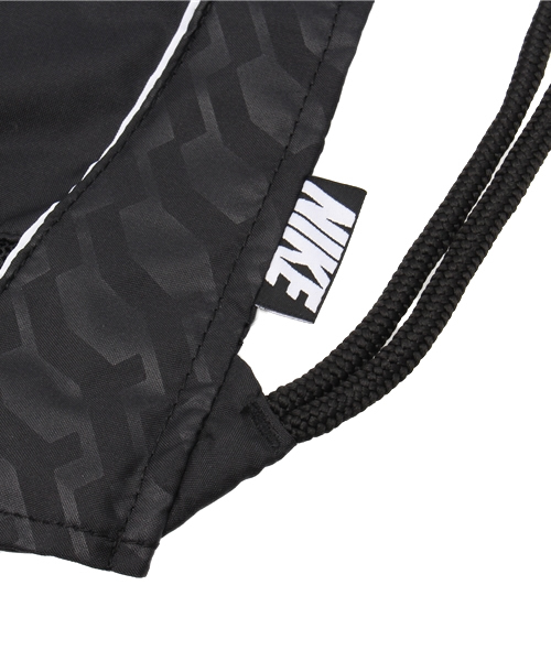 NIKE（ナイキ）の「ユニセックス ナイキ ブラジリア ジムサック ナイロン 巾着 NIKE BRASILIA GYMSACK BA4695（バックパック/リュック・メンズ・ブラック/グレー・ONE SIZE）」の5枚目の写真