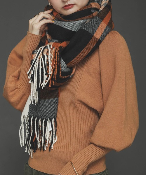 SENSE OF PLACE by URBAN RESEARCH（センスオブプレイスバイアーバンリサーチ）の「チェック大判ストール（マフラー・レディース・ベージュ/オレンジ/オフホワイト/グレー/モカ・ONE）」の5枚目の写真