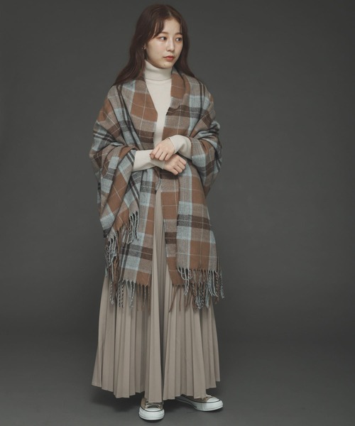SENSE OF PLACE by URBAN RESEARCH（センスオブプレイスバイアーバンリサーチ）の「チェック大判ストール（マフラー・レディース・ベージュ/オレンジ/オフホワイト/グレー/モカ・ONE）」の10枚目の写真