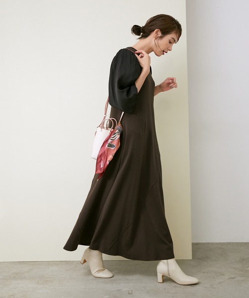 ROPE'（ロペ）の「【WEB限定】シアーボリュームスリーブナロージャージワンピース（ワンピース・レディース・ブラック/ダークブラウン・38）」の8枚目の写真