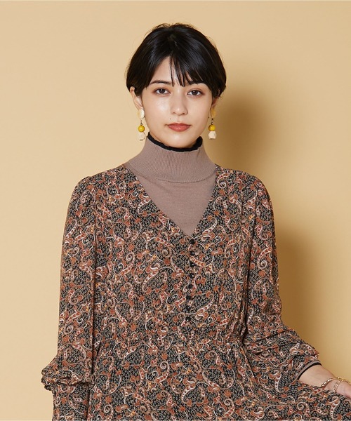 JETSET SOLO PLUS (ジェットセットソロプラス)の「レイヤードタートルニット(ニット/セーター・レディース・レッド/グレイッシュベージュ/ブラック/モーブ系・FREE)」の11枚目の写真