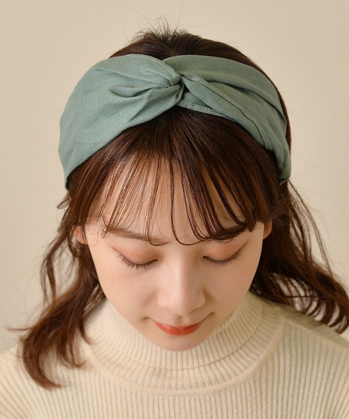 Monocoro toppi（モノコロトッピ）の「カラーバリエーション豊富 リネン 無地 クロス ヘアターバン（ヘアバンド・レディース・カーキ/マスタード/チェック/ブラウン/ベージュ/グリーン/ブラック/オレンジ/キャメル/チャコールグレー/グレイッシュベージュ/モカ/ライトベージュ/ブラウン系その他/ライトカーキ/ブルーグレー/ネイビー/ダークブラウン/ホワイト/アッシュグレー/グレー系その他・フリー）」の16枚目の写真