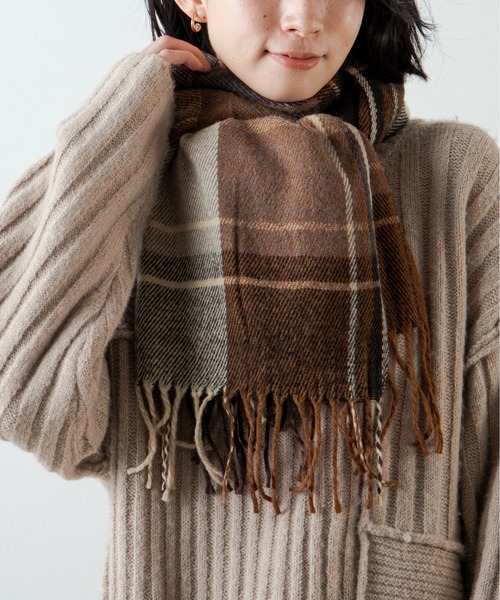 ANGIE（アンジー）の「チェック柄マフラー（マフラー・レディース・ブラウン/レッド/ブルー/グリーン・FREE）」の2枚目の写真