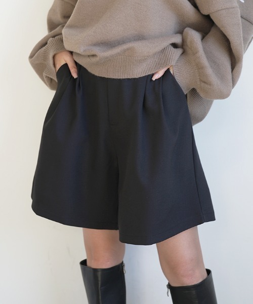 Futier land(フューティアランド)の「ウエストタックフレアハーフパンツ(その他パンツ・レディース・ブラック/ブラウン・MEDIUM/LARGE)」の1枚目の写真