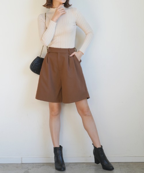 Futier land(フューティアランド)の「ウエストタックフレアハーフパンツ(その他パンツ・レディース・ブラック/ブラウン・MEDIUM/LARGE)」の20枚目の写真