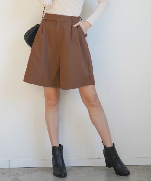 Futier land(フューティアランド)の「ウエストタックフレアハーフパンツ(その他パンツ・レディース・ブラック/ブラウン・MEDIUM/LARGE)」の5枚目の写真