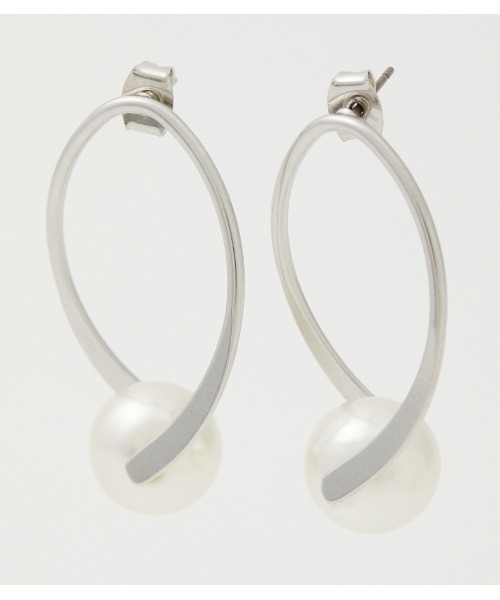 AZUL by moussy（アズールバイマウジー）の「WRAPPED PEARL EARRINGS/ラップパールピアス（ピアス（両耳用）・レディース・シルバー/ゴールド系その他・FREE）」の2枚目の写真