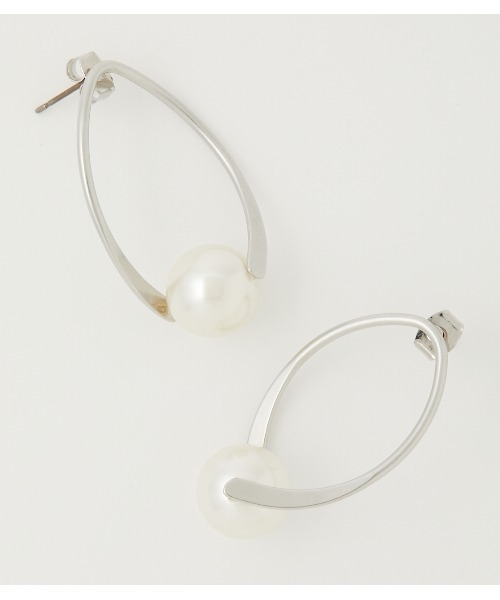 AZUL by moussy（アズールバイマウジー）の「WRAPPED PEARL EARRINGS/ラップパールピアス（ピアス（両耳用）・レディース・シルバー/ゴールド系その他・FREE）」の3枚目の写真