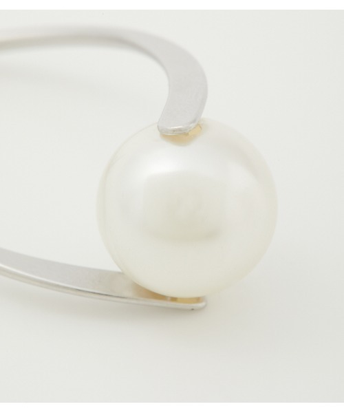 AZUL by moussy（アズールバイマウジー）の「WRAPPED PEARL EARRINGS/ラップパールピアス（ピアス（両耳用）・レディース・シルバー/ゴールド系その他・FREE）」の5枚目の写真