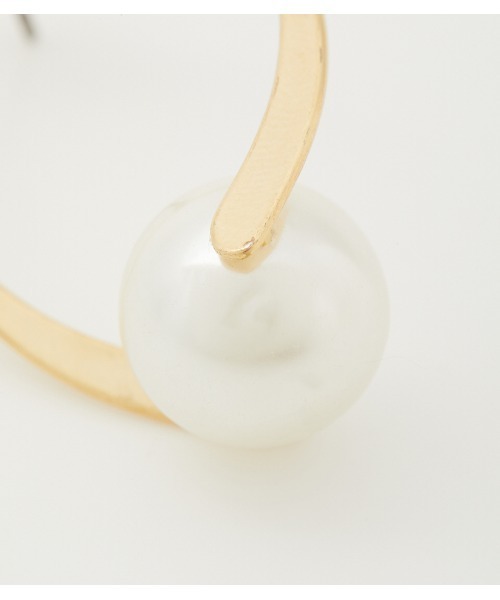 AZUL by moussy（アズールバイマウジー）の「WRAPPED PEARL EARRINGS/ラップパールピアス（ピアス（両耳用）・レディース・シルバー/ゴールド系その他・FREE）」の11枚目の写真