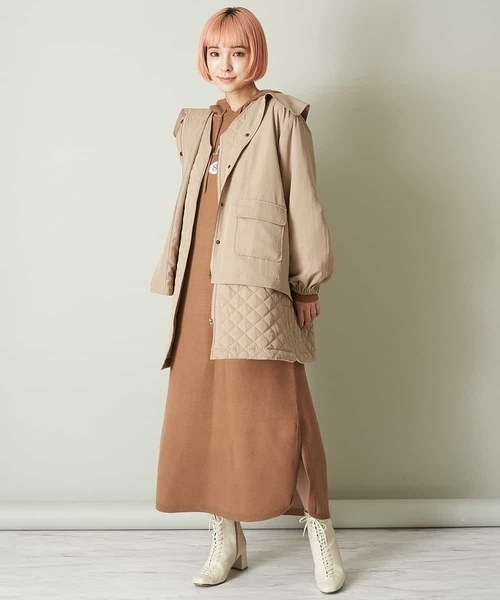 A de a.v.v（アードアー・ヴェ・ヴェ）の「キルティングロングベスト付き　ビッグ襟ジャケット（ブルゾン・レディース・ベージュ/カーキ・38/36）」の16枚目の写真